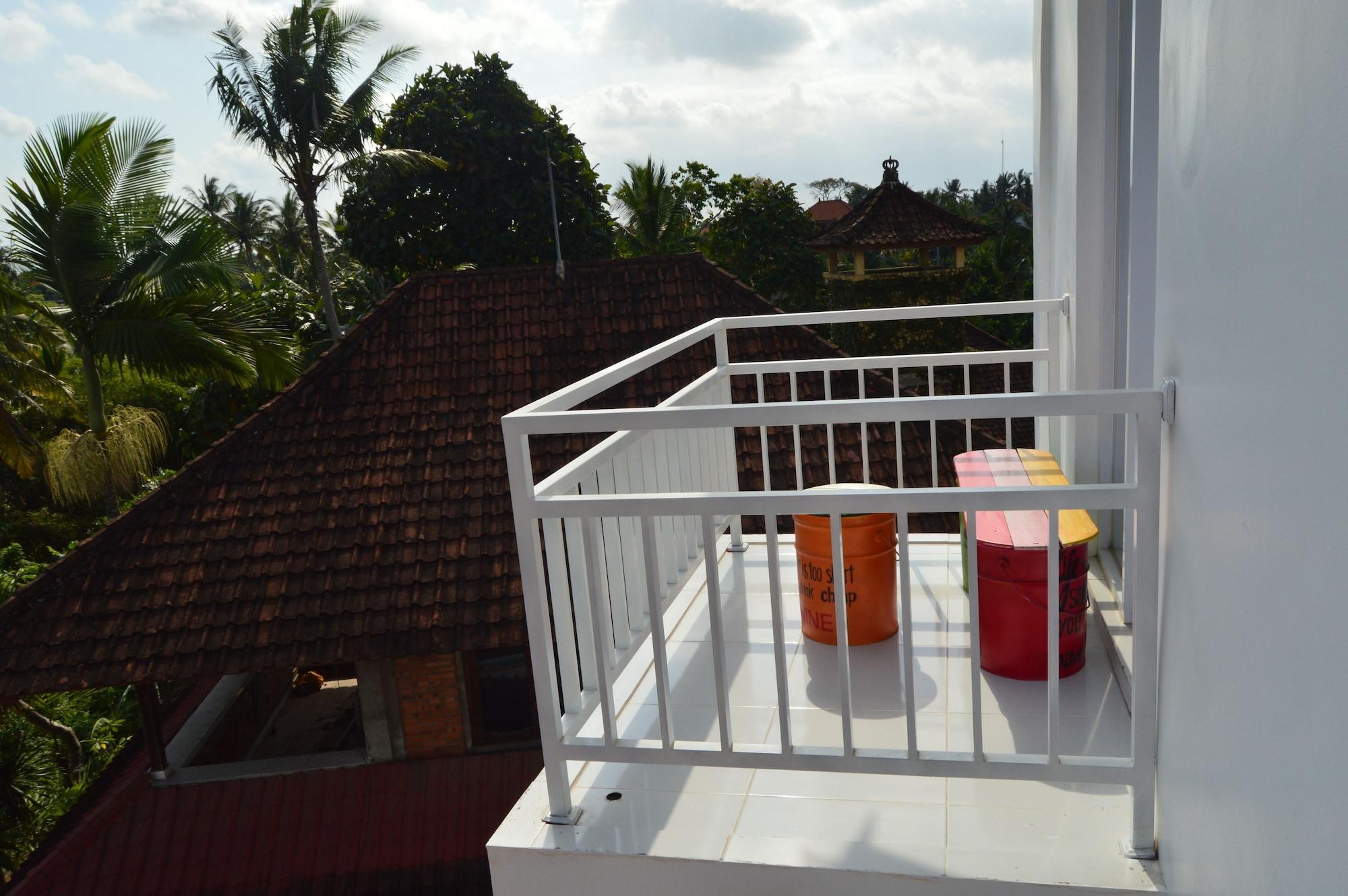 Askara Guest House & Hostel ウブド エクステリア 写真