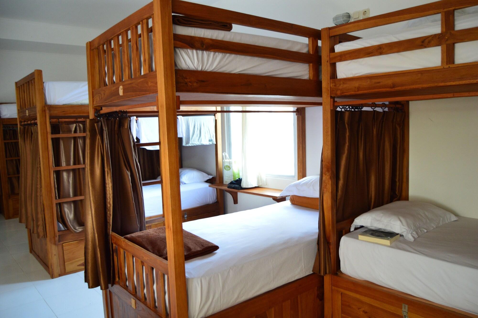 Askara Guest House & Hostel ウブド エクステリア 写真